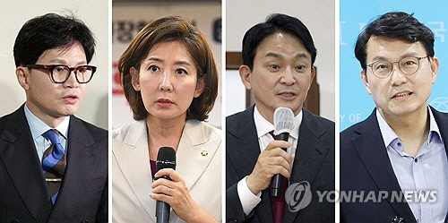 국민의힘 새 지도부 선출을 위한 7·23 전당대회가 한동훈 대표 후보의 '김건희 여사 문자 무시' 논란이 돌출하면서 후보 간 비방의 수위가 높아지는 등 요동치고 있다. 사진은 국민의힘 당권주자들. 왼쪽부터 6일 분당 당원조직대회 참석한 한동훈 대표 후보, 6일 원외당협위원장협의회 타운홀미팅 참석한 나경원 대표 후보, 7일 울산광역시당 간담회 참석하 원희룡 대표 후보, 7일 국회 소통관에서 기자회견 하는 윤상현 대표 후보.  연합뉴스
